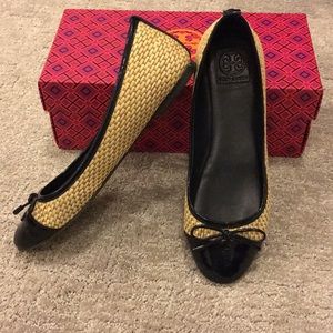 Tory Burch patent and raffia ballet flats